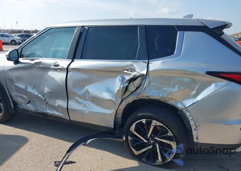 2024 Mitsubishi Outlander Se 2.5 2Wd/Se Black Edition S-Awc/Se Black Edition W/Pano Roof S-Awc из США, поврежденный, VIN JA4J3VA88RZ067820